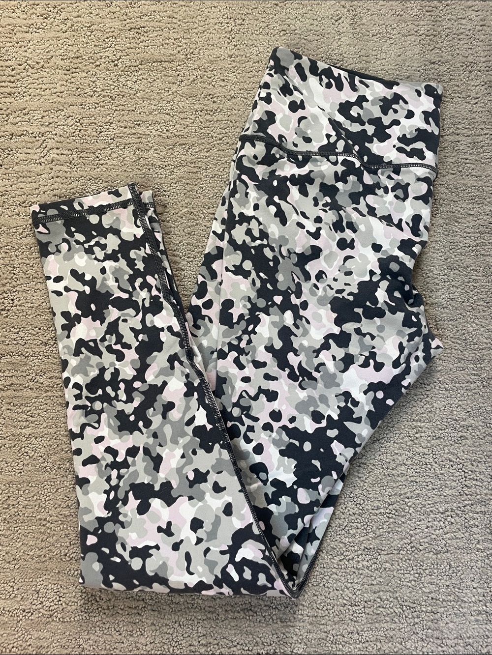 Victoria's Secret Sport Knockout leggings pink camo